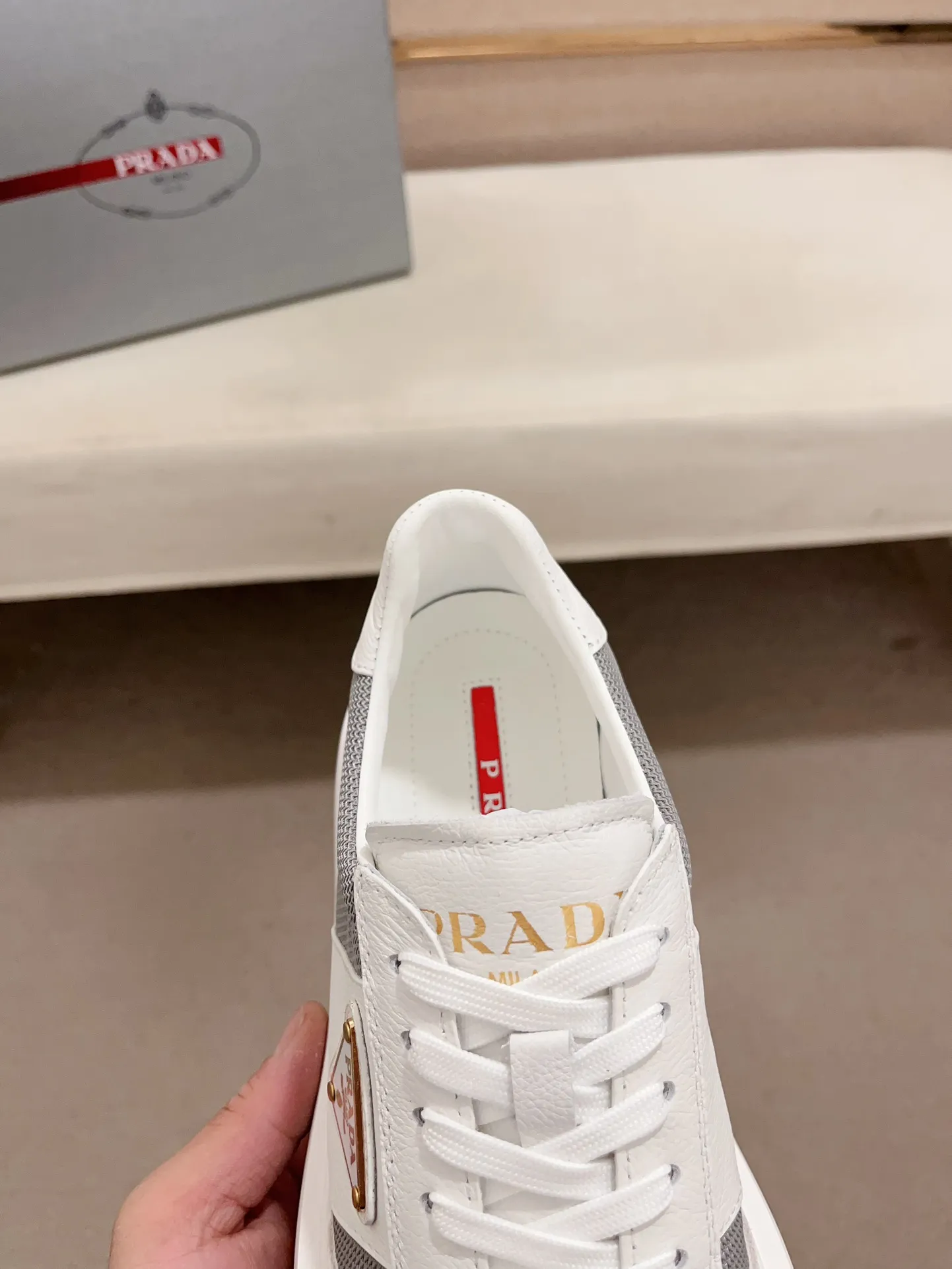 Men's shoes 💰 580💰 ✔️✔️✔️Higher version High-quality new PRADA (Prada) counters are launched simultaneously. The new men's shoes and 😘 fabrics are made of high-tech glue-spraying technology. Lining: Full cowhide lining. 👍🏿 High-end ☄️ air-cushion molded anti-slip rubber outsole, exquisite lines, simple and elegant, comfortable and high-end for leisure travel. Code number: 38 to 44 (45 can be customized and cannot be returned or exchanged)